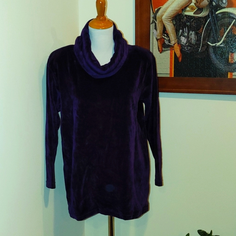 Gloria Vanderbilt Signature Label velour tunic